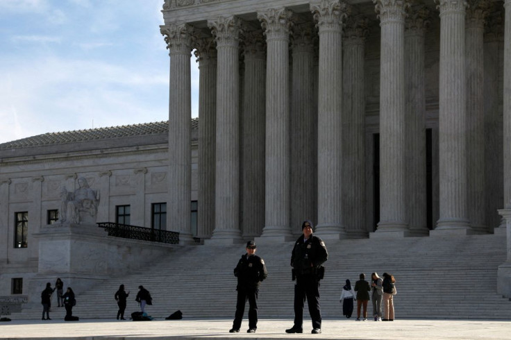 U.S. police officers stand in front of the U.S. Supreme Court building in Washington, U.S. March 15, 2022. 