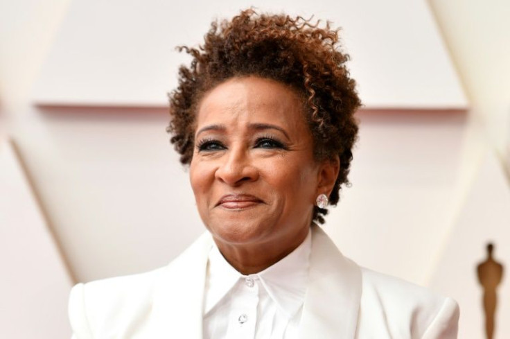 US actress and comedian Wanda Sykes walked the Oscars red carpet -- she is hosting the event with Amy Schumer and Regina Hall