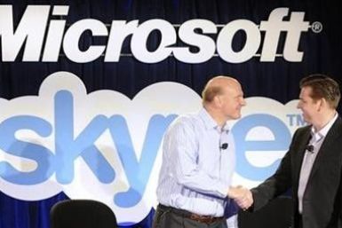 Microsoft Chief Executive Officer (CEO) Steve Ballmer (L) and Skype CEO Tony Bates shake hands at their joint news conference in San Francisco, May 10, 2011.