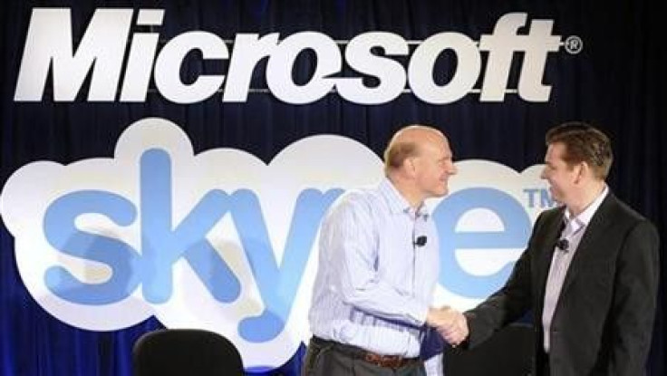 Microsoft Chief Executive Officer (CEO) Steve Ballmer (L) and Skype CEO Tony Bates shake hands at their joint news conference in San Francisco, May 10, 2011.