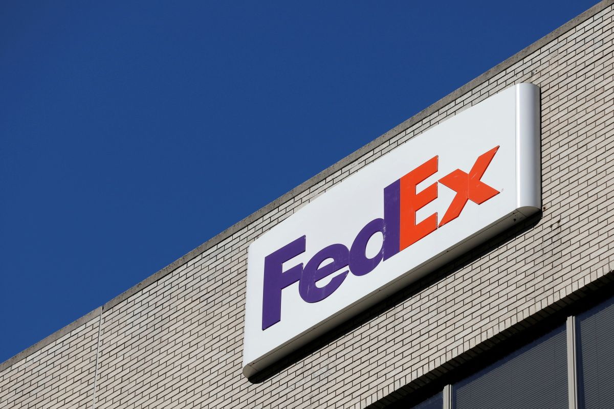 FedEx Shifts From EV Delivery Truck Testing To Adoption | IBTimes