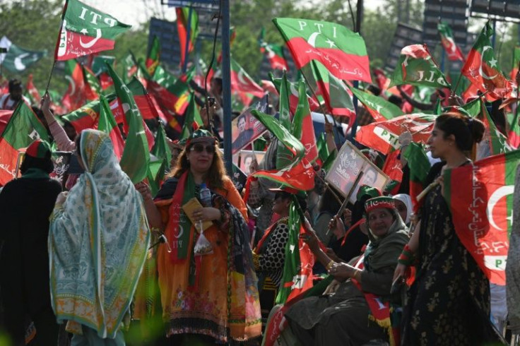 Supporters of the ruling Pakistan Tehreek-e-Insaf party at a rally for Prime Minister Imran Khan in Islamabad on March 27