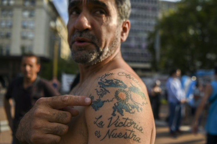 A veteran of the 1982 Falklands (Malvinas) War between the United Kingdom and Argentina shows his tattoo of the islands as he demonstrates at Plaza de Mayo Square in Buenos Aires on January 3, 2017
