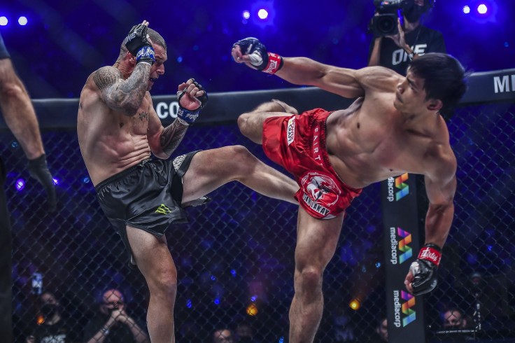 Eduard Folayang battles John Wayne Parr