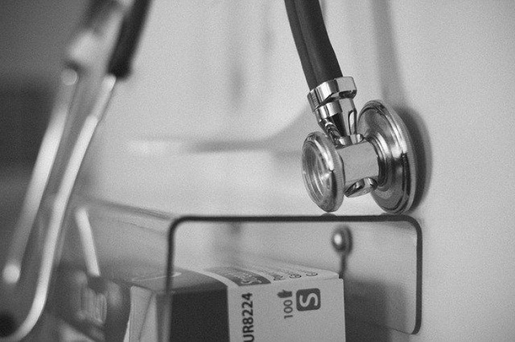 stethoscope-g0ce27cb59_640