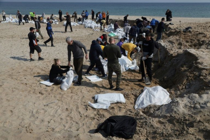 Odessa residents dig up the local beach to make sandbags