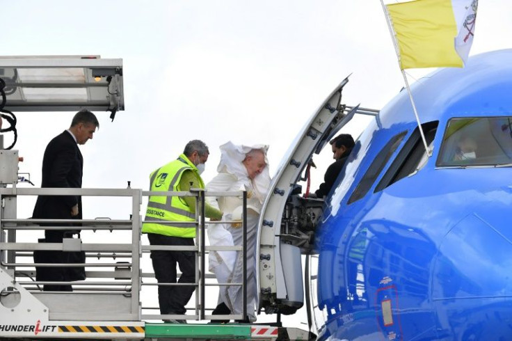 Pope Francis usually takes the stairs, but this time he boarded with the help of a Thunderlift, which lifts passengers up to the height of the plane's door