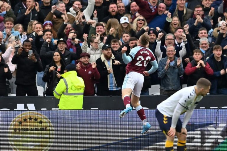 West Ham forward Jarrod Bowen (C) celebrates scoring against Everton