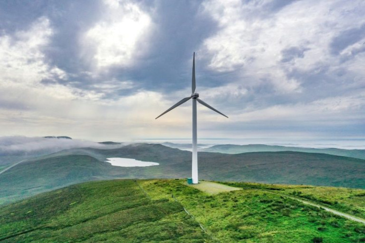 The report's main focus is on weaning the global economy off fossil fuels and moving to alternative energy sources