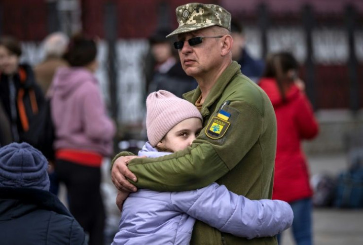 The departure from Kramatorsk proceeds in an orderly fashion, the mood among the travellers caught between anxiety, sadness and resignation
