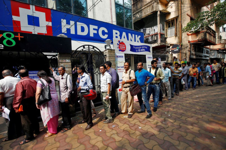 People wait to enter HDFC bank in Kolkata, India November 11, 2016.