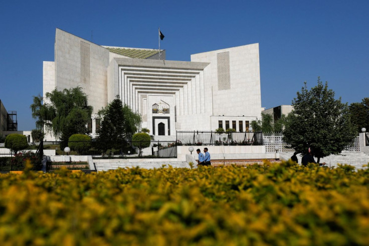 Police officers walk past the Supreme Court of Pakistan building, in Islamabad, Pakistan April 6, 2022.