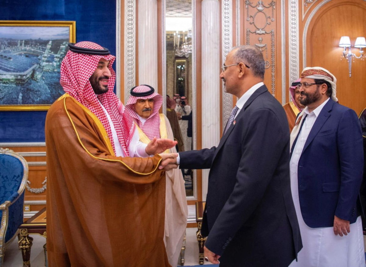 Saudi Crown Prince Mohammed bin Salman receives Aidarous al-Zabidi, member of the Yemeni Presidential Leadership Council in Riyadh, Saudi Arabia April 7, 2022. Bandar Algaloud/Courtesy of Saudi Royal Court/Handout via REUTERS