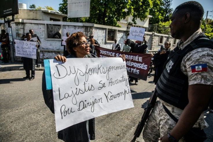Marie Suzy Legros, bÃ¢tonniÃ¨re du barreau de Port-au-Prince, lors d'une manifestation Ã  Port-au-Prince, en HaÃ¯ti, le 8 avril 2022