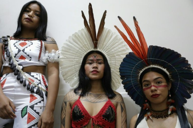 For the entire month of April, the catwalk parades will display the creations of 29 indigenous designers