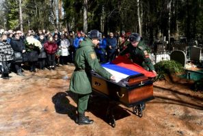 Soldiers cover Avrov's coffin with the national flag -- exact Russian fatalities are not known, with the latest official tally of 1,351 given on March 25