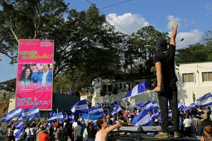 People protest in front of a Managua police station during a demonstration against the government of Nicaraguan President Daniel Ortega in April 2018