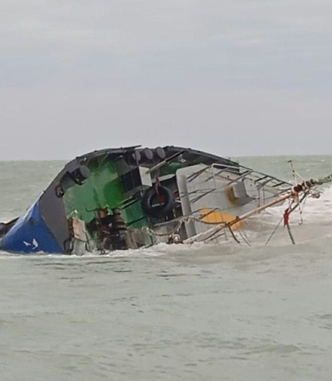 The crew of the Xelo issued a distress call and sought shelter in Tunisian waters from bad weather before the vessel went down
