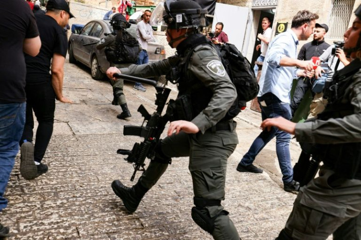 Israeli police chase Palestinian youths in Jerusalem's Old City