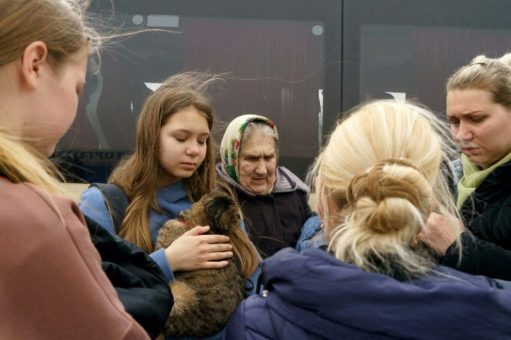 Evacuees from Berdyansk and Mariupol reach Zaporizhzhia on April 1