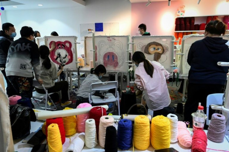 Tufting, as a newly-emerged arts and crafts activity, is quickly taking over traditional embroideries to become one of the favourite pastimes for young Chinese, fans say