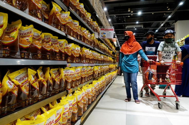 People shop for cooking oil made from oil palms at a supermarket in Jakarta, Indonesia, March 27, 2022. 