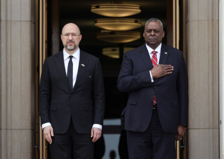 US Secretary of Defense Lloyd Austin (R) and Prime Minister of Ukraine Denys Shmyhal at the Pentagon for talks on military aid.