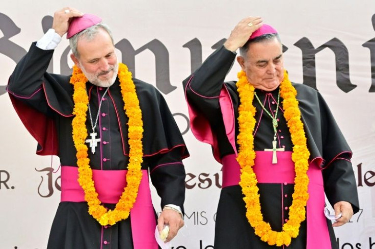 The new bishop of Mexico's Chilpancingo-Chilapa diocese, Jose de Jesus Gonzalez (L), and his predecessor, Salvador Rangel, seek to tame criminals with dialogue