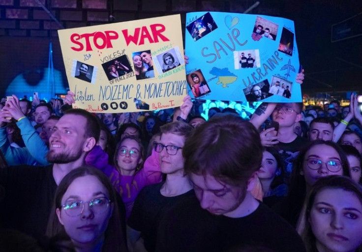 Russian rapper Noize MC and electronic music star Monetochka have raised more than 200,000 euros to help Ukrainian refugees