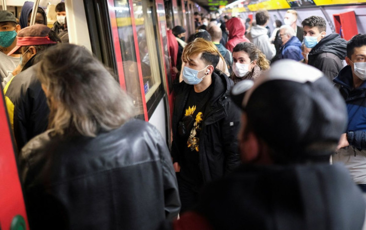 Commuters wait for the train at the subway station amid the outbreak of the coronavirus disease (COVID-19) in Barcelona, Spain January 12, 2022. 