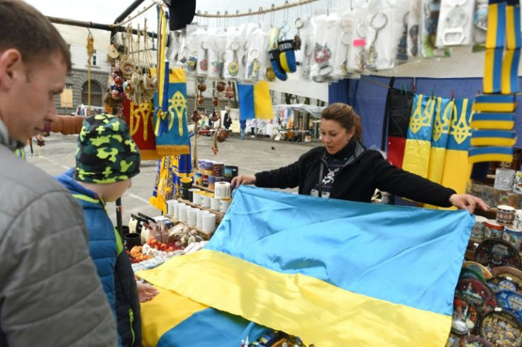 Anna's family were looking for souvenirs to take to England