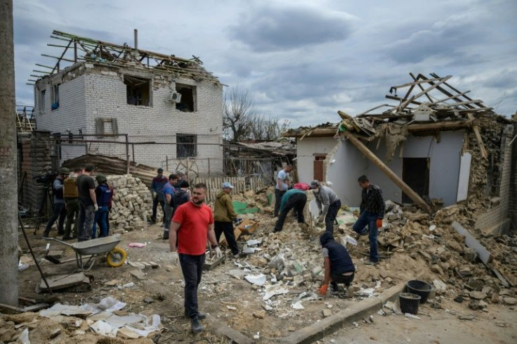 A day after a rocket struck homes in Zaporizhzhia for the first time, dozens of people turn up to help clear the debris and help rebuild in an outpouring of solidarity