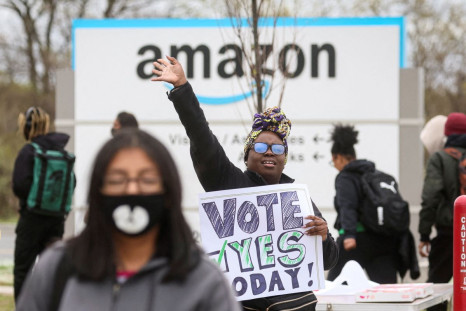 An Amazon Labour Union (ALU) organizer greets workers outside Amazonâs LDJ5 sortation center, as employees begin voting to unionize a second warehouse in the Staten Island borough of New York City, U.S. April 25, 2022.  