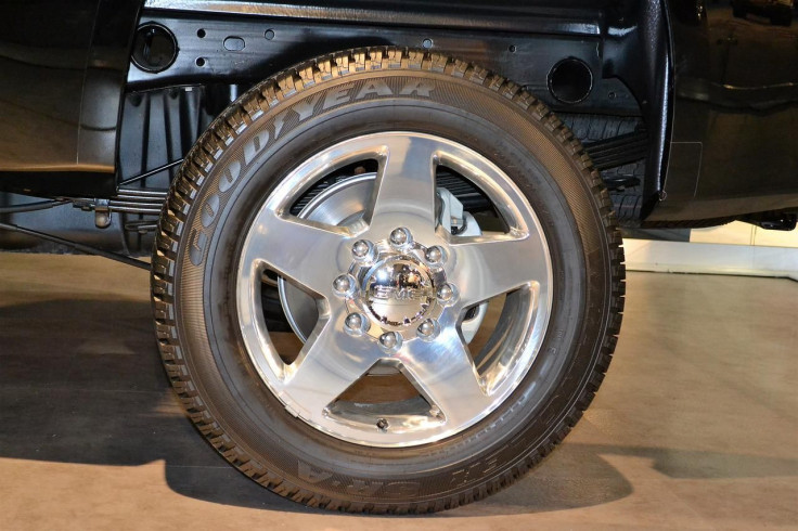 suv-rear-tire-2773267_1280