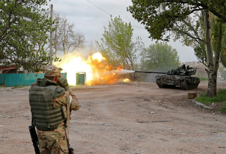 Service members of pro-Russian troops fire from a tank during fighting in Ukraine-Russia conflict near the Azovstal steel plant in the southern port city of Mariupol, Ukraine May 5, 2022. Picture taken May 5, 2022. 