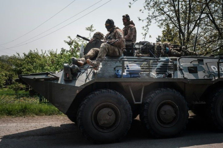 Ukrainian soldiers try to move in small units along the front to avoid direct attacks from the Russian forces