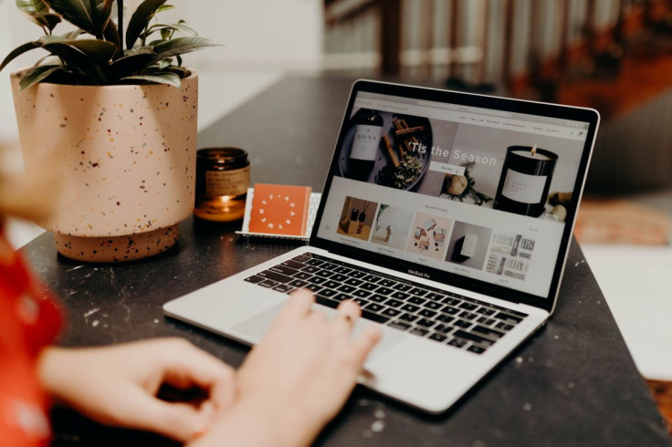 An Apt F retailer goes wholesale shopping on the Faire platform that connects small brands with small retailers in this picture taken in Austin, U.S., August 2019.  Faire/Handout via REUTERS  