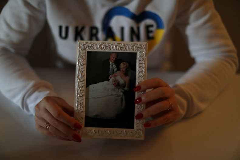 Ukrainian refugee Maryna Hashlova holds a photo of her wedding with her husband Sergiy, who is in Ukraine, in her house in Guarapuava city, Parana state, Brazil May 6, 2022. Picture taken May 6, 2022. 
