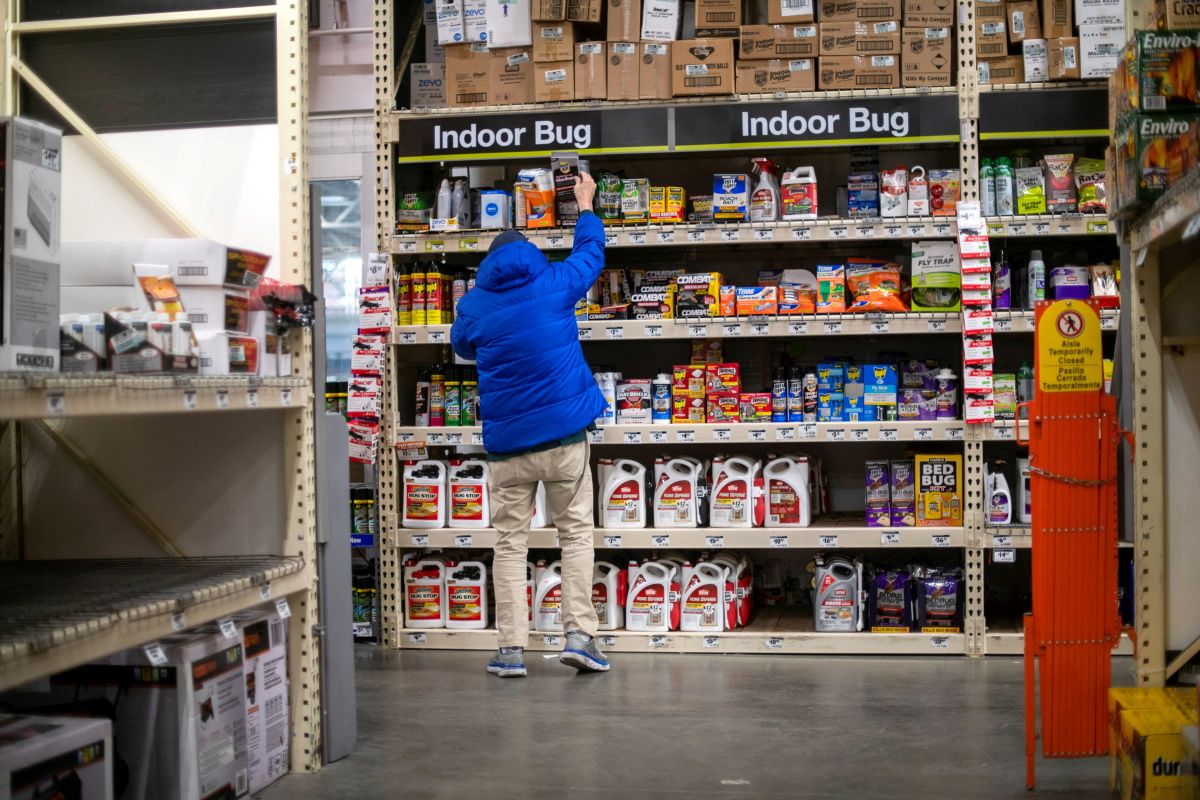 https://d.ibtimes.com/en/full/3510651/shopper-reaches-pesticide-products-home-depot-store-wilmington-delaware-us-november-19.jpg