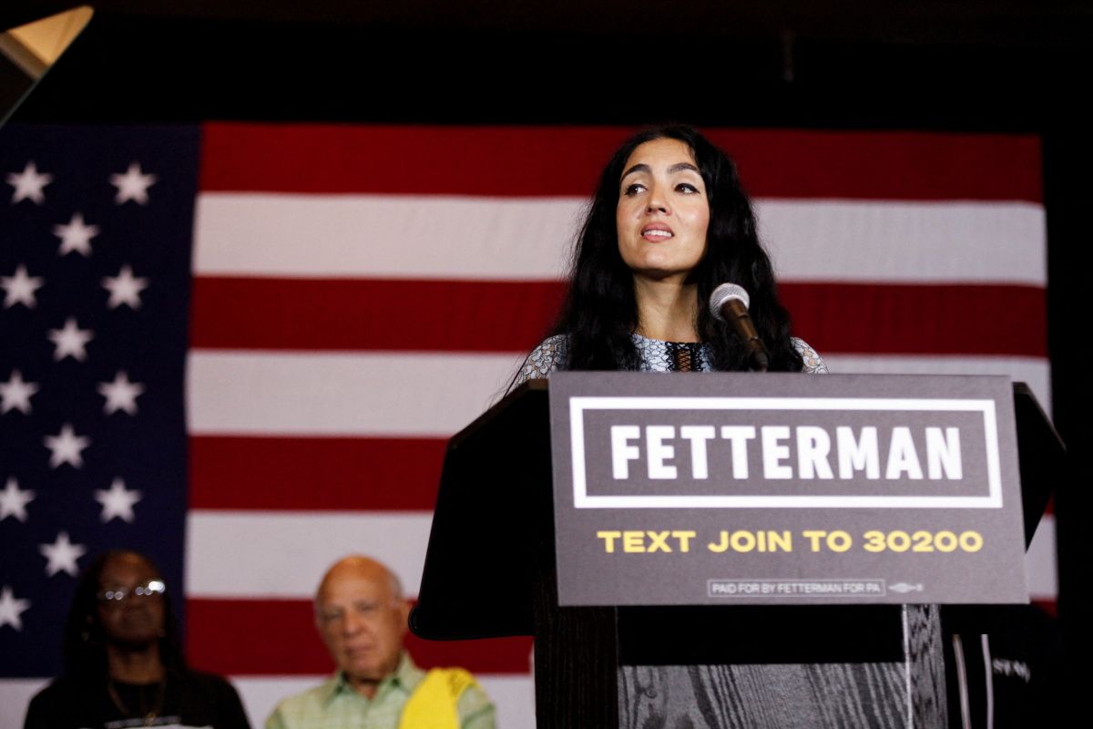 https://d.ibtimes.com/en/full/3511481/gisele-fetterman-wife-democratic-us-senate-candidate-john-fetterman-speaks-supporters-after.jpg