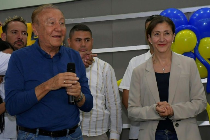 Colombian independent presidential candidate Rodolfo Hernandez (L) speaks next to former presidential candidate Ingrid Betancourt during a press conference in Barranquilla, Colombia, on May 20, 2022.