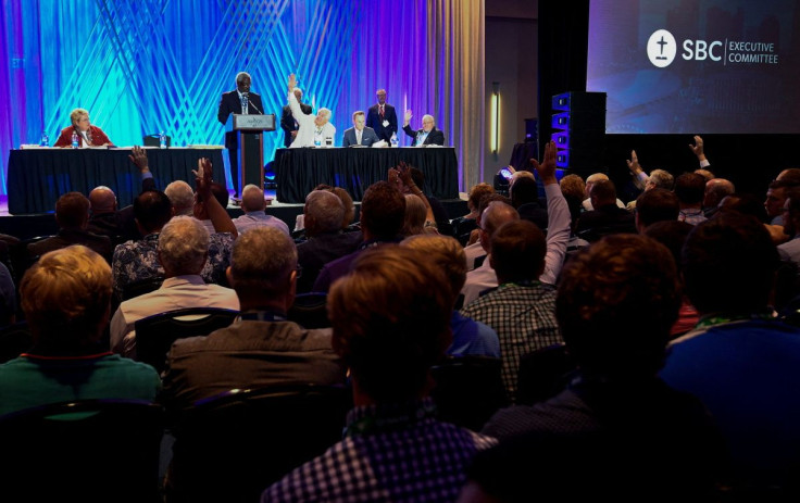 Members of the Southern Baptist Convention executive committee vote on a motion during their meeting at Music City Center in Nashville, Tennessee, U.S. June 14, 2021. Picture taken June 14, 2021.   George Walker IV/USA Today Network via REUTERS