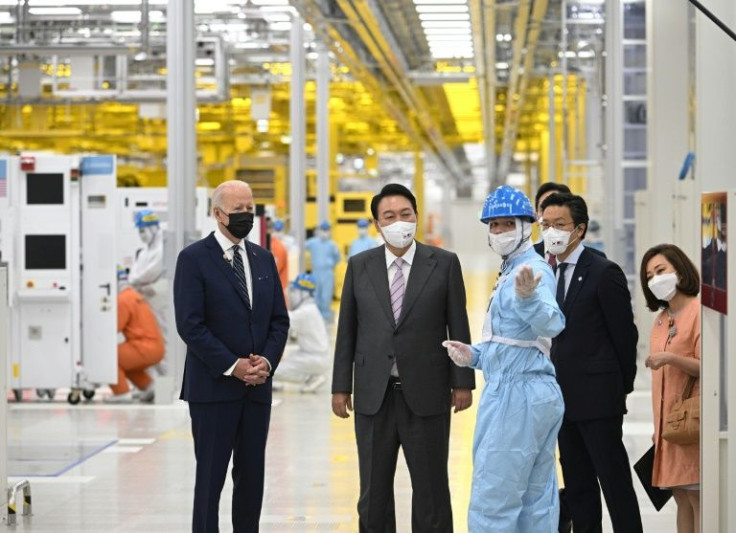 US President Joe Biden toured Samsung Electronics' massive Pyeongtaek semiconductor factory on Friday