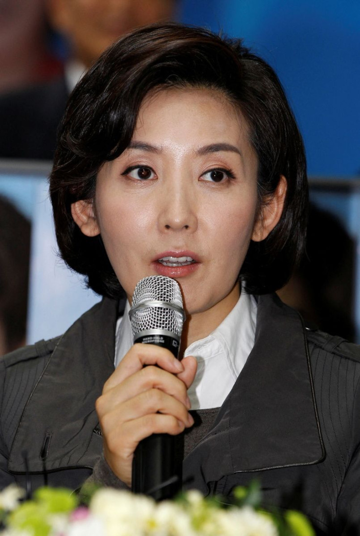 Na Kyung-won, leader of South Korea's delegation to the World Economic Forum in Davos, Switzerland, speaks to the media in Seoul October 25, 2011.    