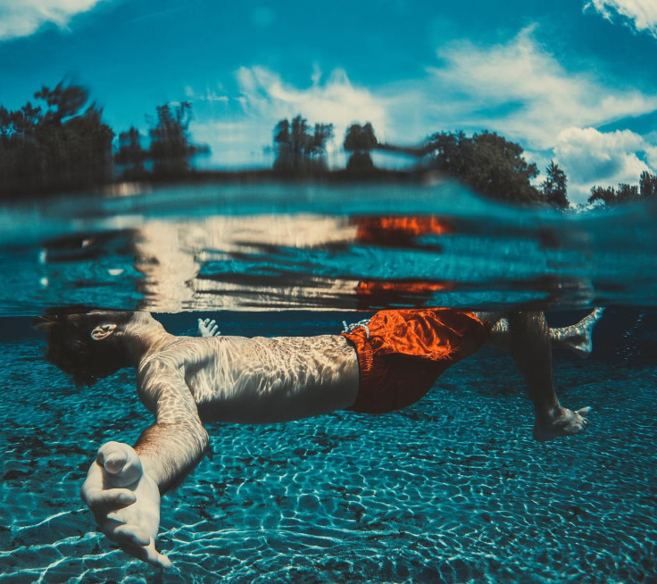 Floating/Swimming/Underwater