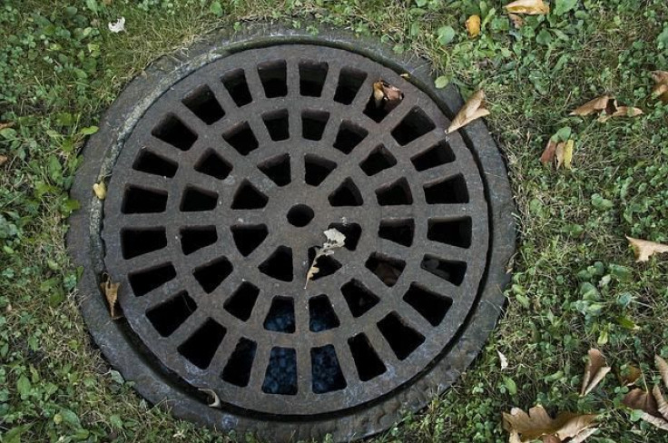 sewer-cover-gbef4a2576_640