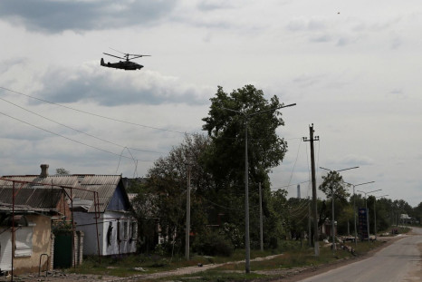 Russian Ka-52 "Alligator" attack helicopter flies during Ukraine-Russia conflict in the town of Popasna in the Luhansk Region, Ukraine May 26, 2022. 
