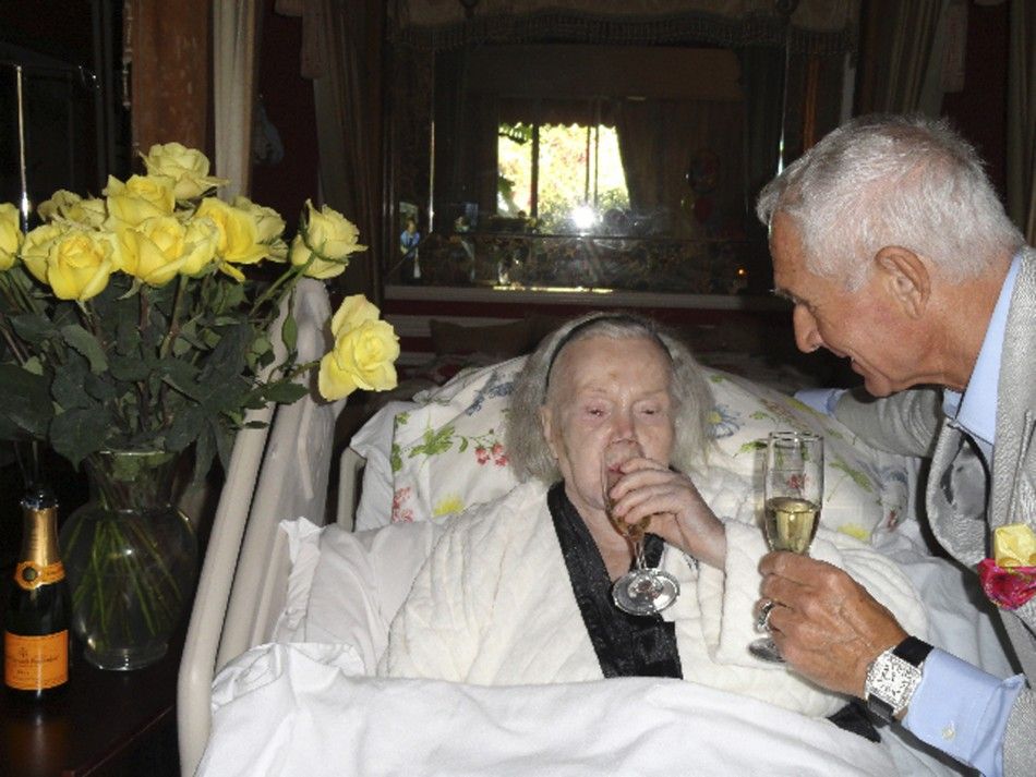 Ailing Zsa Zsa Gabor celebrates husbands 68th birthday with champagne.