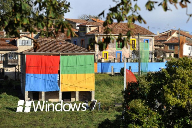 Men set up a &#039;Windows 7&#039; logo during the presentation of Windows 7 in the village of Sietes