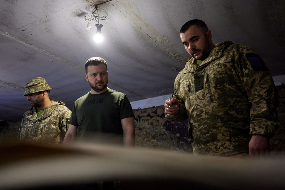 Ukrainian President Zelenskiy Travels Close To Front-line Near ...